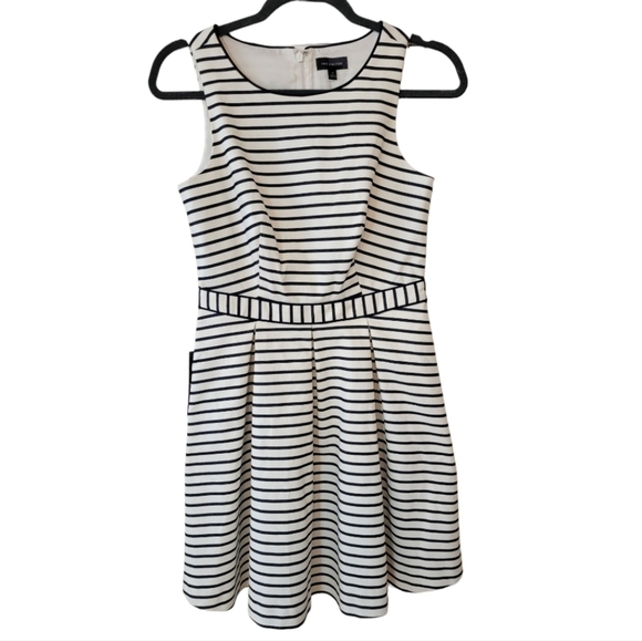 NWT The Limited Black & White Striped Sleeveless Fit and Flare Dress Size 2 - Picture 1 of 3